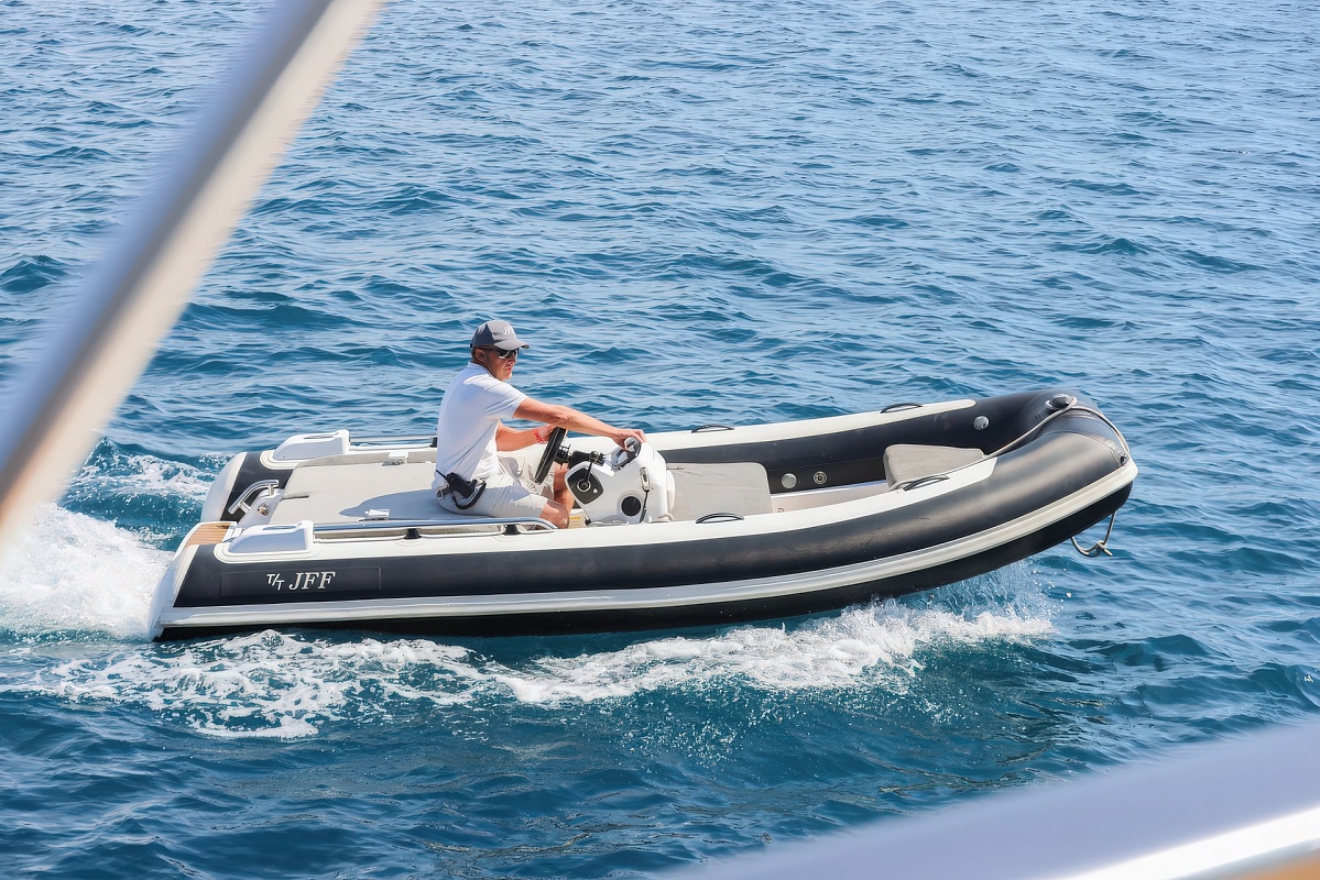 Mangusta 108 JFF тендер Williams 150 - аренда мега яхты во Франции